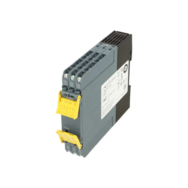 Siemens 3SK1111-1AB30 safety relay, 24V DC, 3 NO + 1 NC, Cat 4 / PLe, SIL 3, screw terminals, compact design.