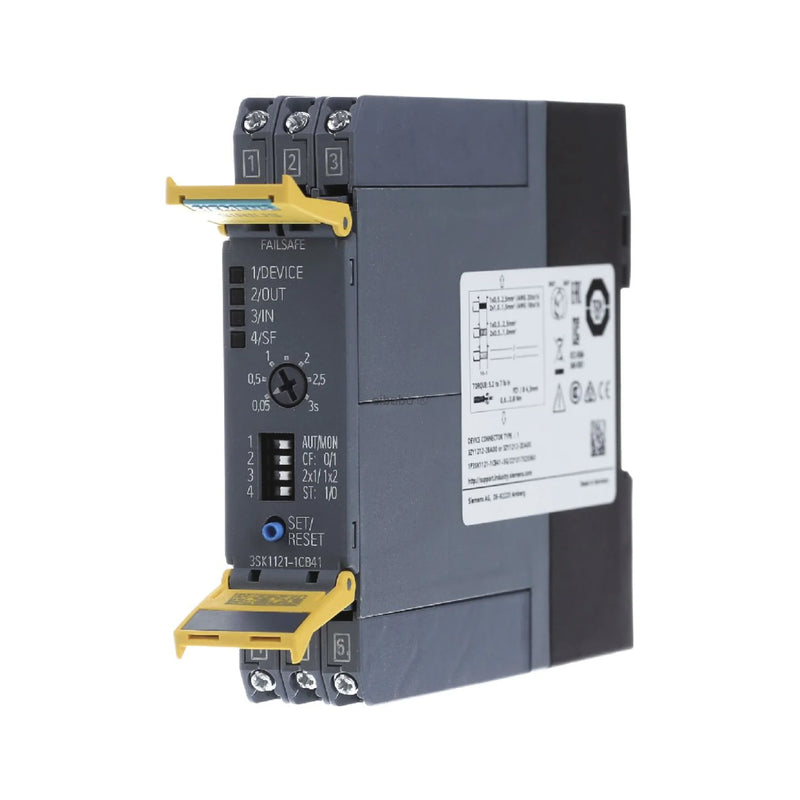 Siemens 3SK1121-1CB41 safety relay, 24V DC, 2NO + 1NC, expandable, DIN rail, screw terminals, IP20, for E-stop and safety gate applications.