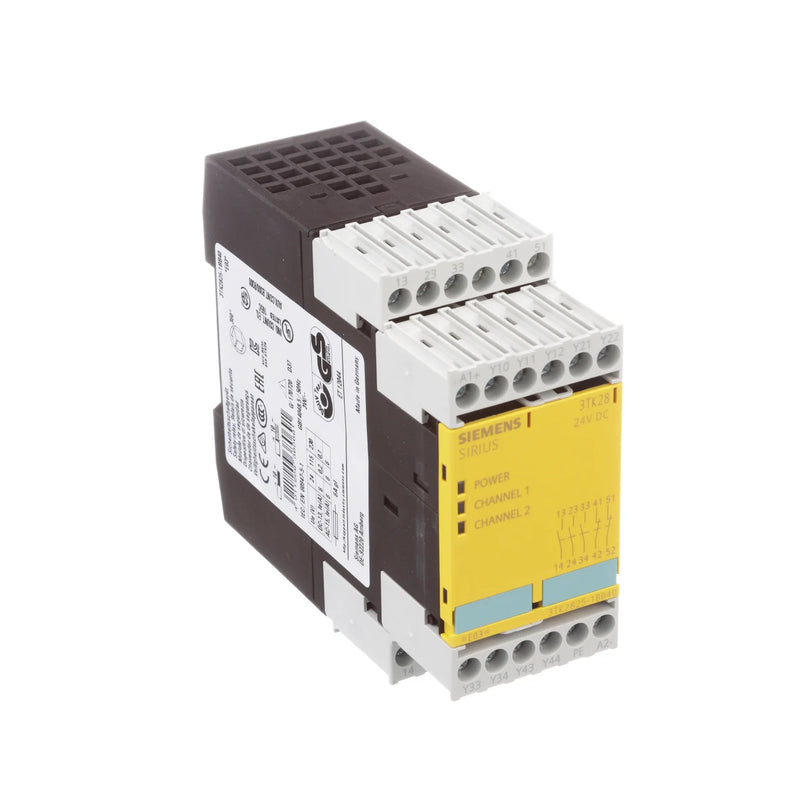Siemens 3TK2825-1BB40 safety relay, 24V DC, 3NO + 1NC contacts, SIL 3, PL e, Cat. 4, IP20, DIN rail, for emergency stop and safety monitoring.
